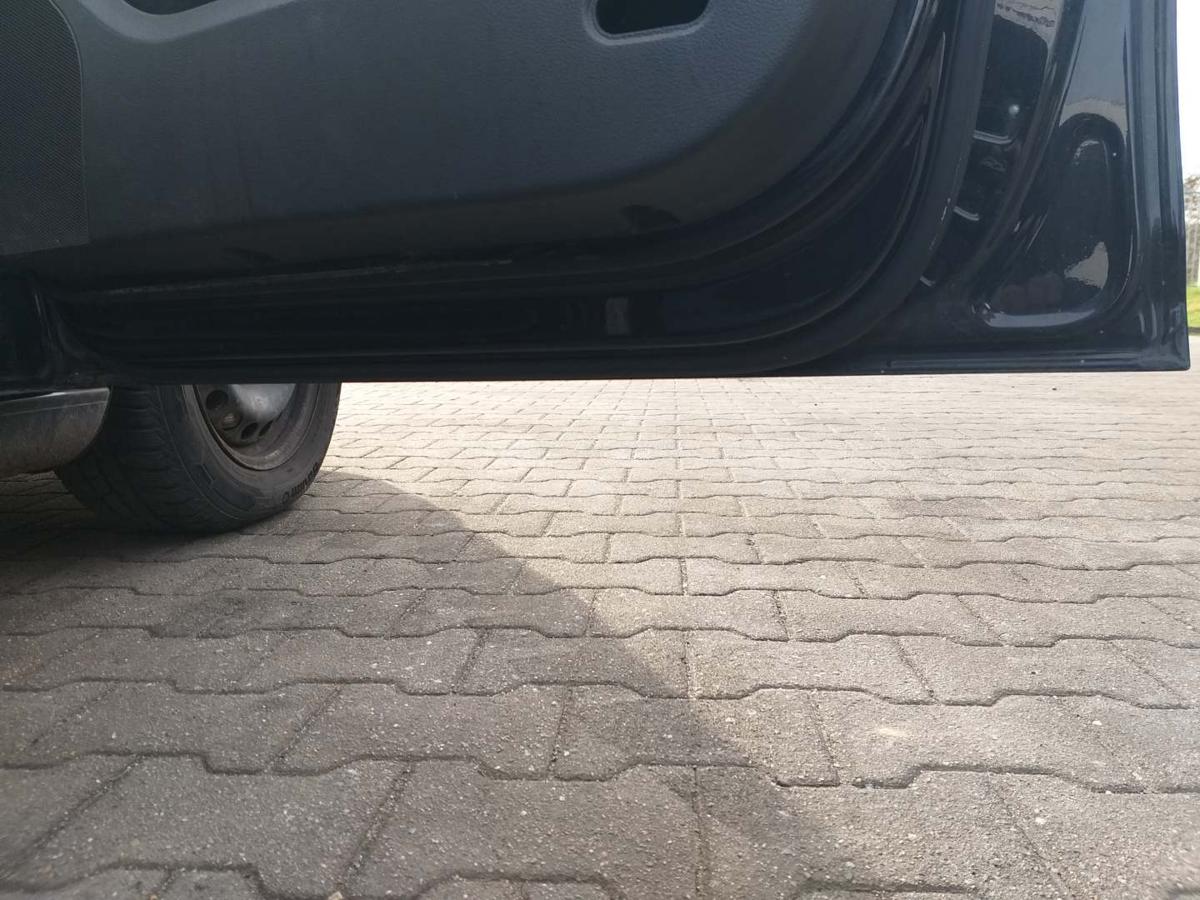 VW Touran 1T original T&uuml;r vorn rechts LC9X Deepblack Rohbau Bj.2008